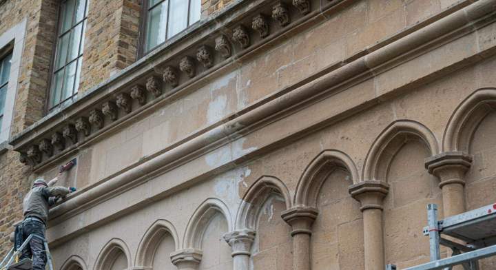 Sablage de façade en pierre Paris