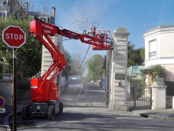 Préparation et nettoyage de surfaces métalliques robustes.